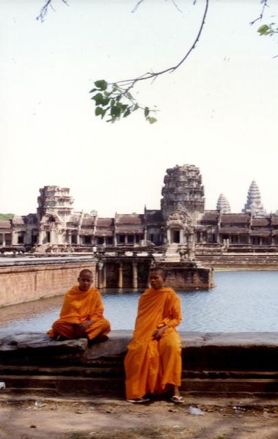 monks in front of Ankhor.jpg