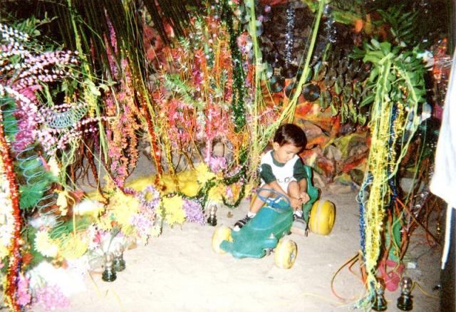 kids and the x-mas decoration.jpg