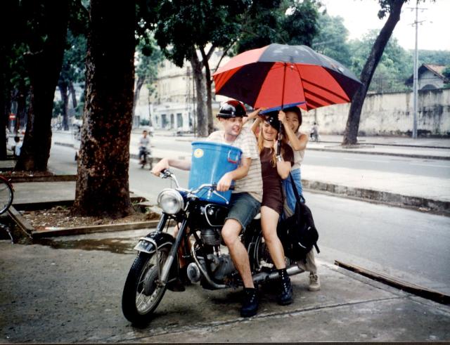 Wieland, Que, Me, a buquet of beer and an umbrella all on o